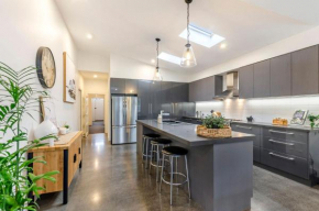 Dianas Place, Warrnambool